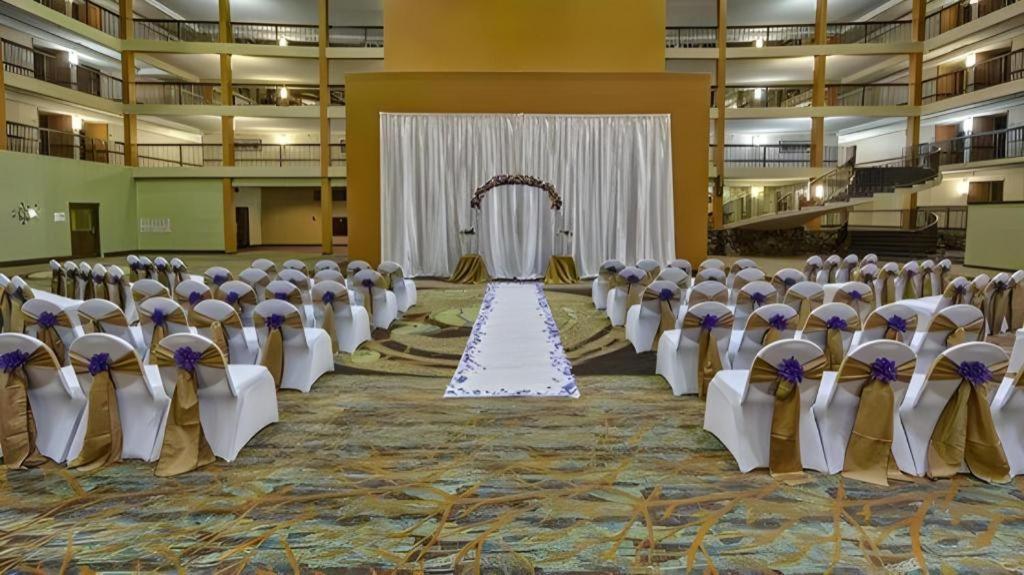 Clarion Hotel & Suites Conference Center Memphis Airport Exteriör bild