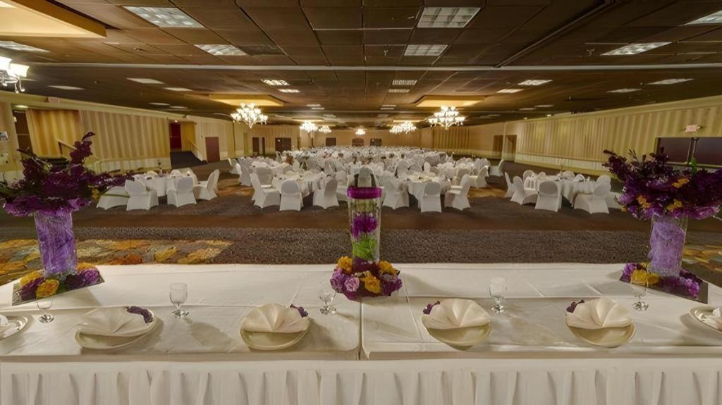Clarion Hotel & Suites Conference Center Memphis Airport Exteriör bild