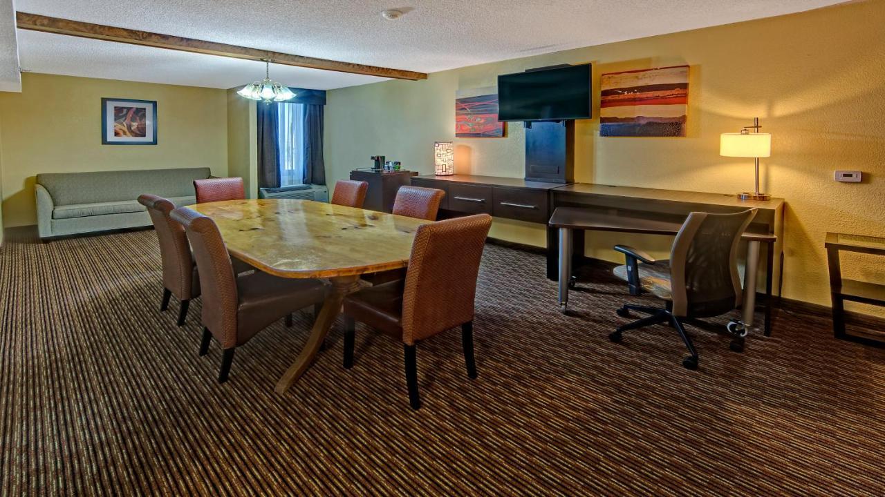 Clarion Hotel & Suites Conference Center Memphis Airport Exteriör bild